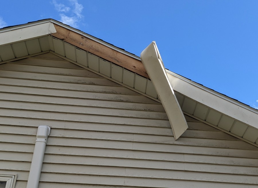Missing fascia metal along the roofline of a home in Dayton, Ohio
